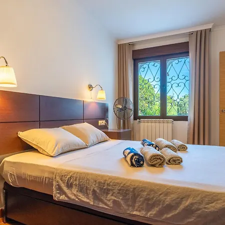 Villa Blau Mar, 5 Bedroom With Private Pool Costa Dorada 100m From The Miami Playa
